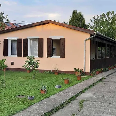 Apartment Rozmaring Vendeghaz